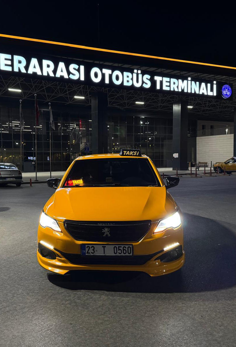Elazığ'da 7/24 acil taksi hizmeti sunan firmamız, şehir içi ve şehir dışı ulaşımda hızlı, güvenilir ve konforlu yolculuk garantisi veriyor. Havaalanı transferi, acil durumlar, iş seyahatleri veya günlük ihtiyaçlarınız için Elazığ'ın en profesyonel taksi şoförleri ile hizmetinizdeyiz. Taksi çağırmak için tek yapmanız gereken bizi aramak, size en yakın taksi en kısa sürede kapınıza gelsin. Elazığ taksi, acil taksi, hızlı ulaşım ve güvenli seyahat için hemen bize ulaşın!