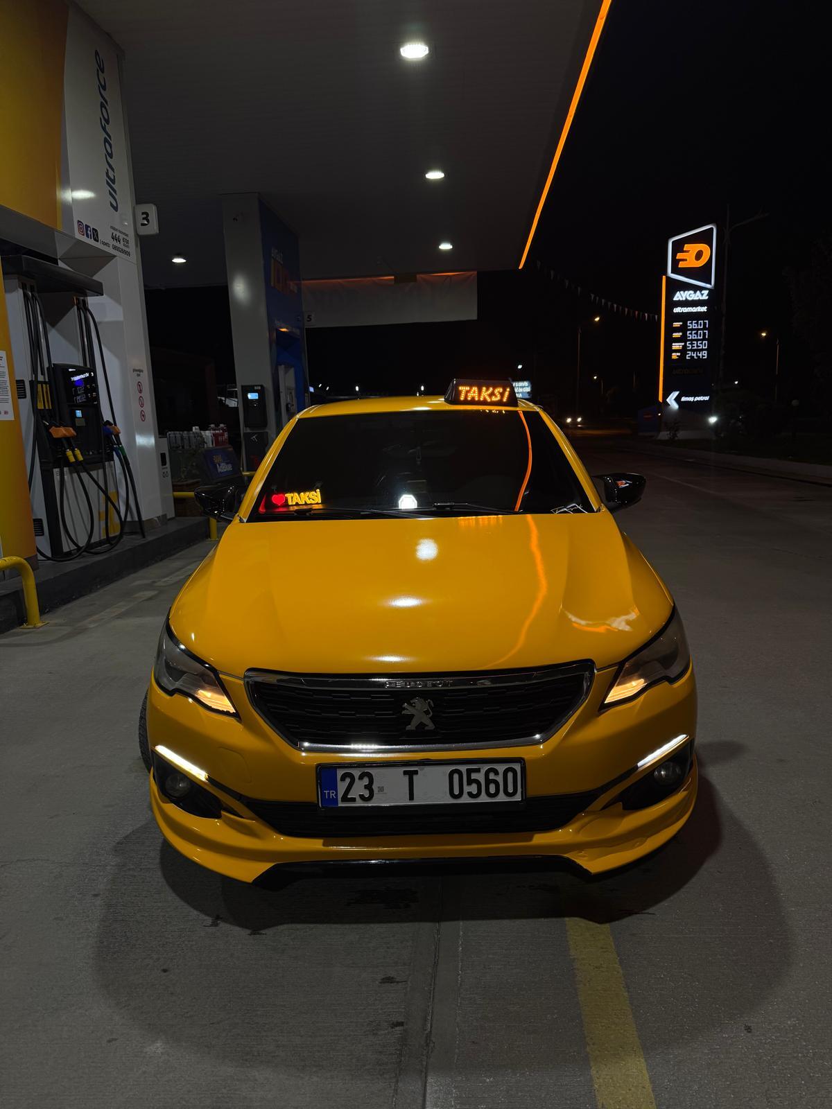 Elazığ'da 7/24 acil taksi hizmeti sunan firmamız, şehir içi ve şehir dışı ulaşımda hızlı, güvenilir ve konforlu yolculuk garantisi veriyor. Havaalanı transferi, acil durumlar, iş seyahatleri veya günlük ihtiyaçlarınız için Elazığ'ın en profesyonel taksi şoförleri ile hizmetinizdeyiz. Taksi çağırmak için tek yapmanız gereken bizi aramak, size en yakın taksi en kısa sürede kapınıza gelsin. Elazığ taksi, acil taksi, hızlı ulaşım ve güvenli seyahat için hemen bize ulaşın!