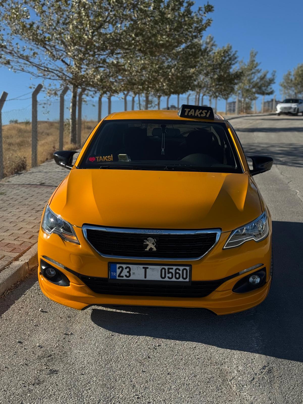 Elazığ'da 7/24 acil taksi hizmeti sunan firmamız, şehir içi ve şehir dışı ulaşımda hızlı, güvenilir ve konforlu yolculuk garantisi veriyor. Havaalanı transferi, acil durumlar, iş seyahatleri veya günlük ihtiyaçlarınız için Elazığ'ın en profesyonel taksi şoförleri ile hizmetinizdeyiz. Taksi çağırmak için tek yapmanız gereken bizi aramak, size en yakın taksi en kısa sürede kapınıza gelsin. Elazığ taksi, acil taksi, hızlı ulaşım ve güvenli seyahat için hemen bize ulaşın!
